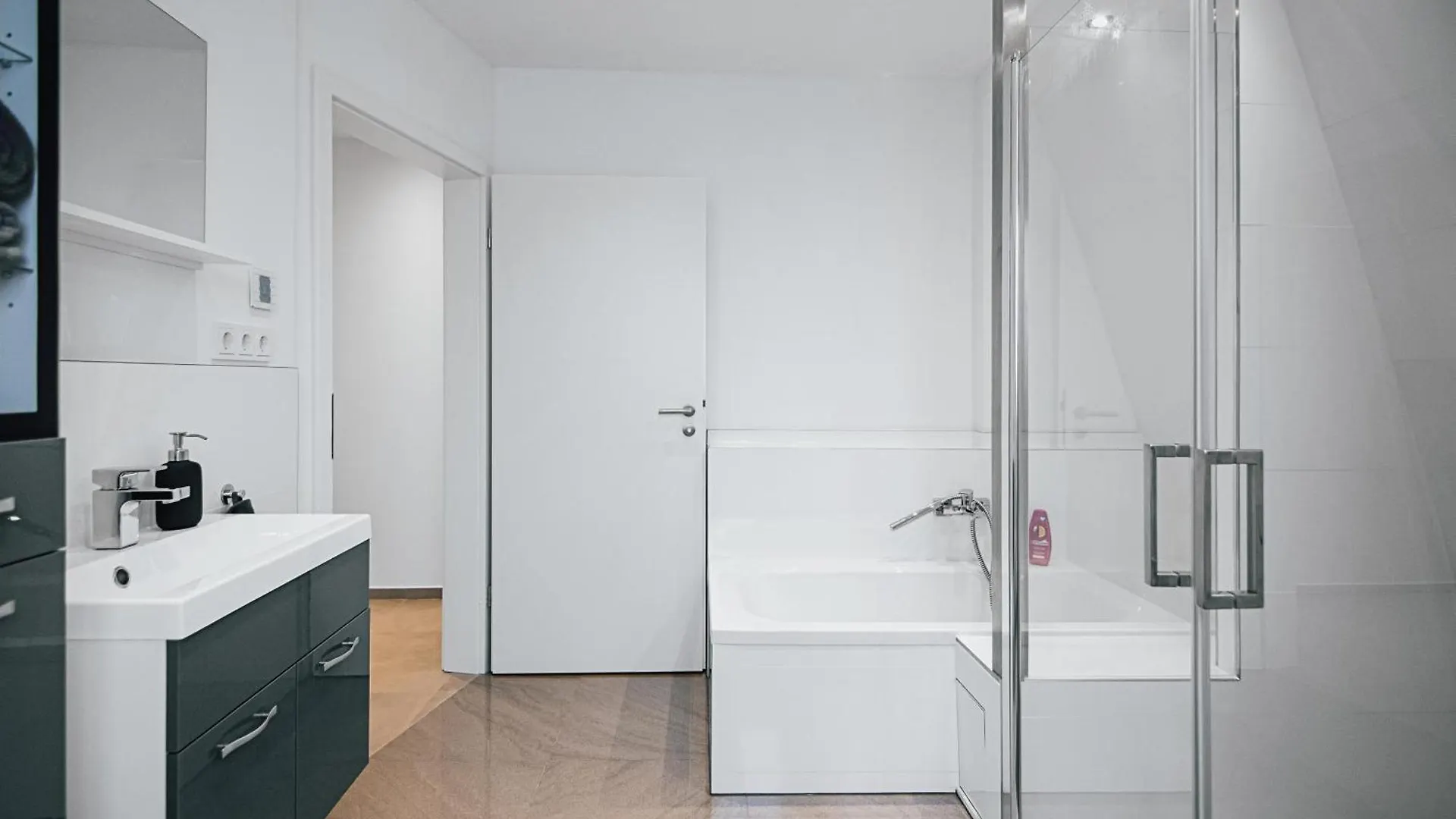 Ferienwohnung Schleicher Mit Klimaanlage Zirndorf 0*,  Germany